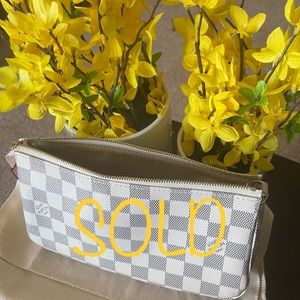 POCHETTE ACCESSOIRES
Damier Azur N41207